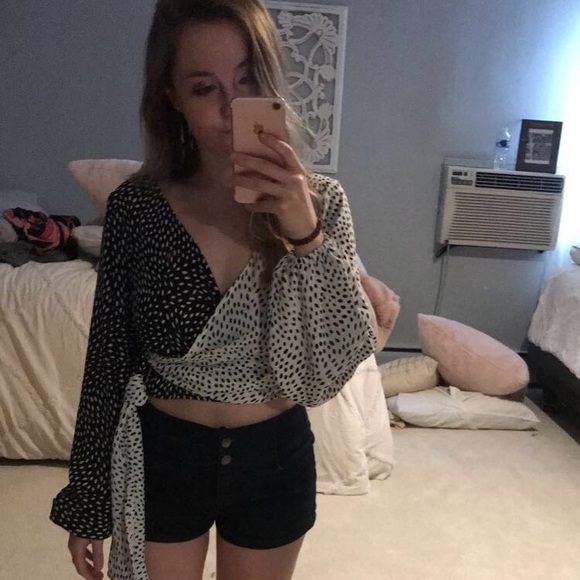 Black and White Top - Picture 5 of 6